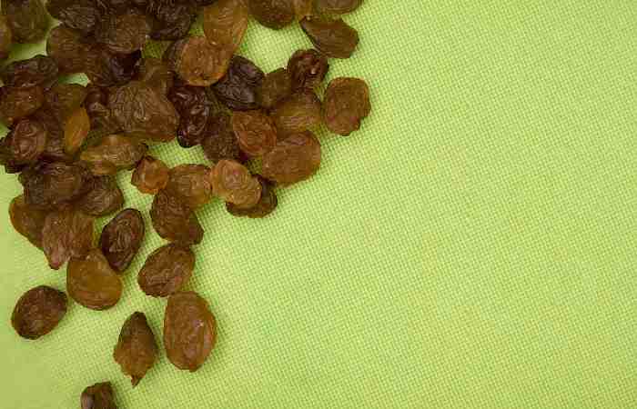 How Can Raisins Help With Weight Gain?