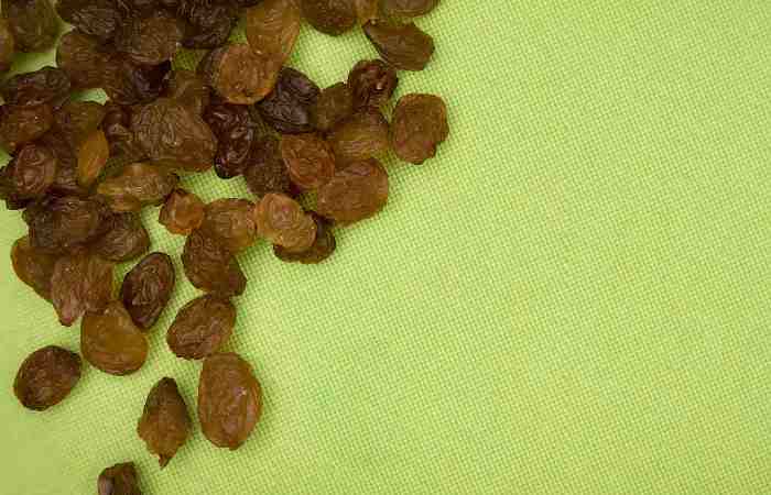 How Can Raisins Help With Weight Gain?