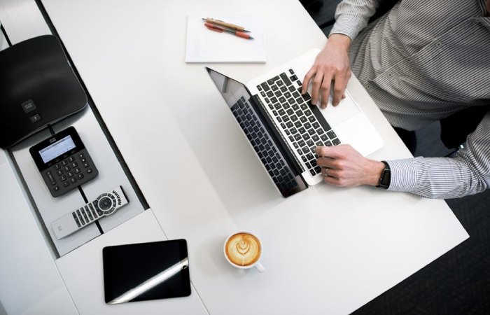 An employee working on a computer, representing how cloud-based proposal software improves efficiency for small businesses
